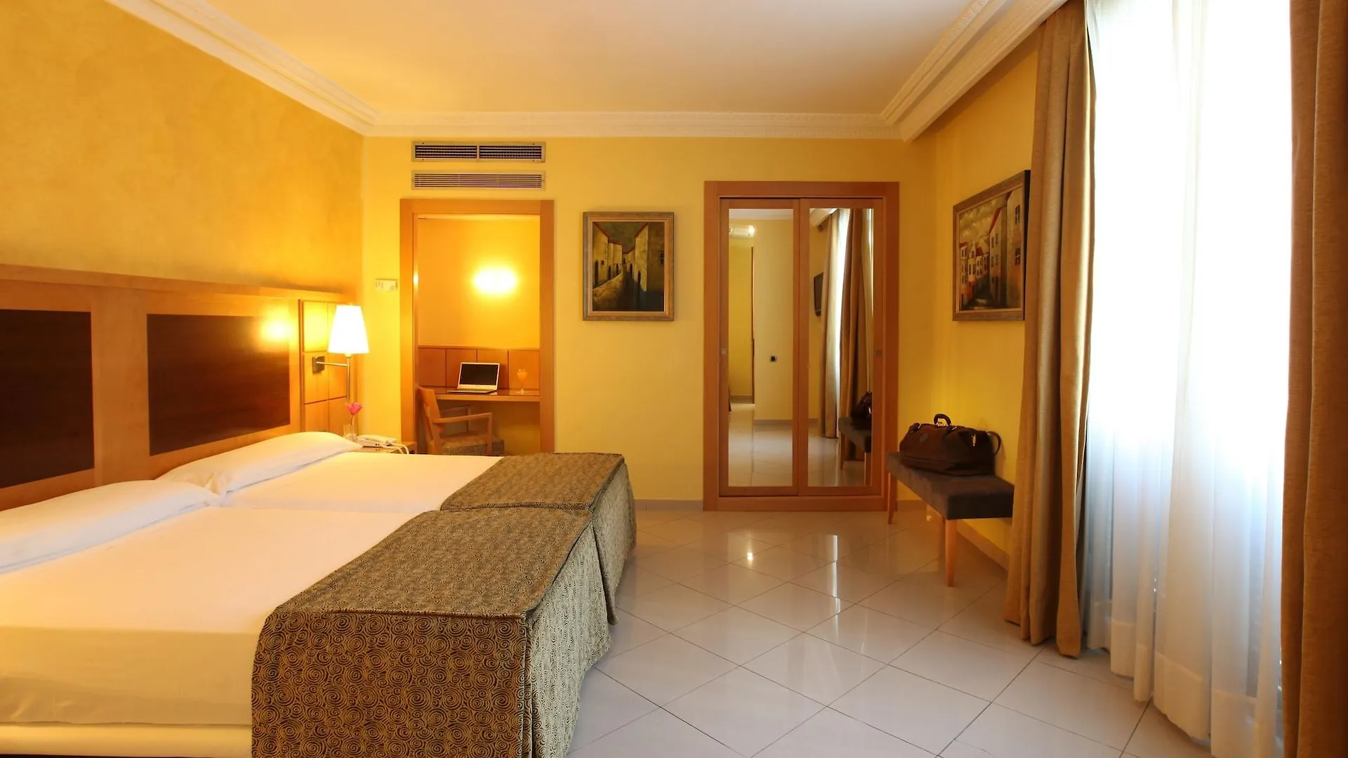 Hotel Nouvel Barcelona 3*,
